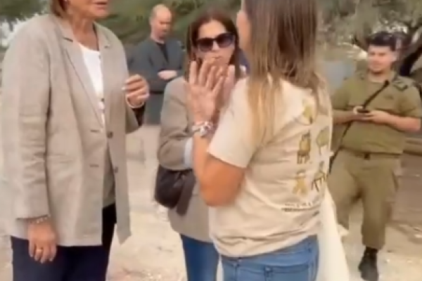 H ΝΤΟΡΑ ΜΠΑΚΟΓΙΑΝΝΗ ΣΤΟ ΙΣΡΑΗΛ ΓΙΑ ΤΗΝ ΕΚΘΕΣΗ ΤΟΥ ΣτΕ ΓΙΑ ΤΗ ΜΕΣΗ ΑΝΑΤΟΛΗ